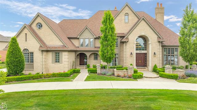 front view picture of 5566 Murfield Dr, Rochester, MI. 48306