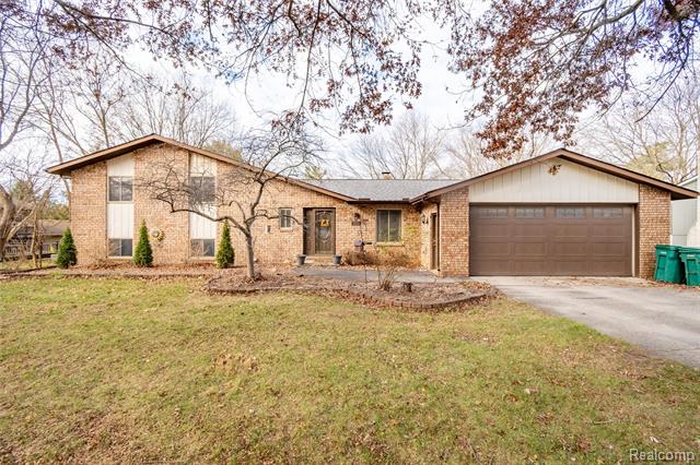 front view picture of 5333 Waterford Rd, Clarkston, MI. 48346