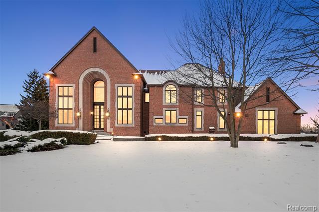 front view picture of 5744 Lochmoor Ct, Rochester, MI. 48306