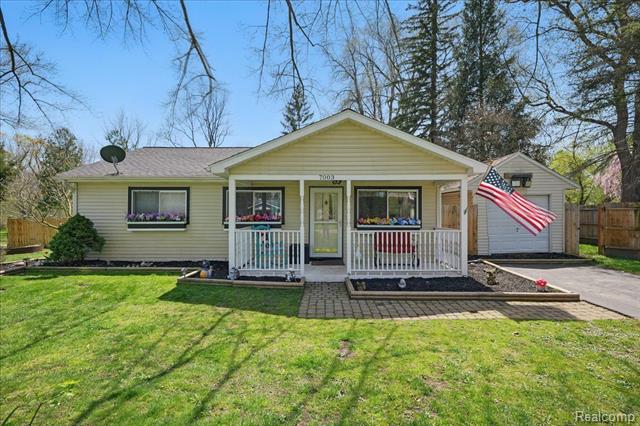 front view picture of 7003 Tappon Dr, Clarkston, MI. 48346