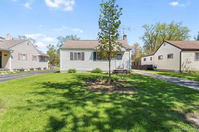front view picture of 5334 Drayton Rd, Clarkston, MI. 48346