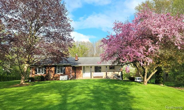 front view picture of 4335 S Baldwin Rd, Lake Orion, MI. 48359