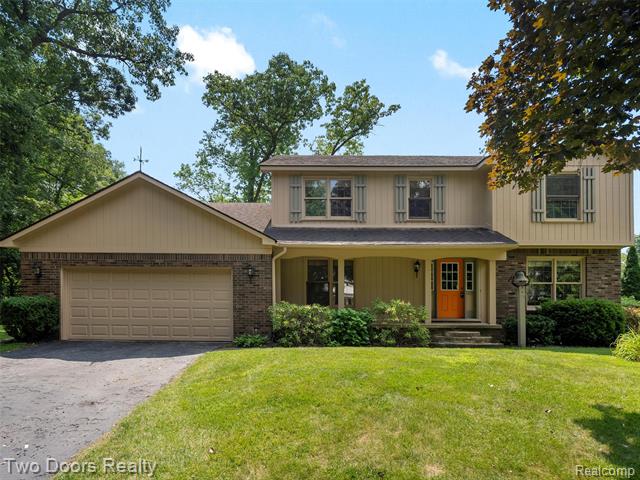 front view picture of 373 Abbey Wood Dr, Rochester, MI. 48306