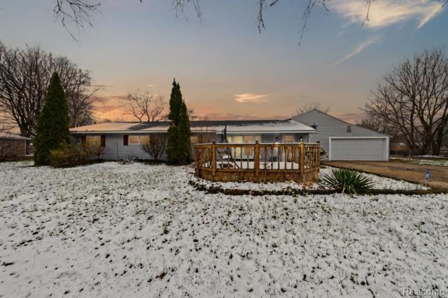 front view picture of 5686 Everest Dr, Clarkston, MI. 48346
