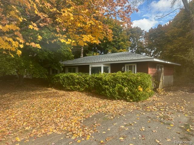 front view picture of 5698 Everest Dr, Clarkston, MI. 48346