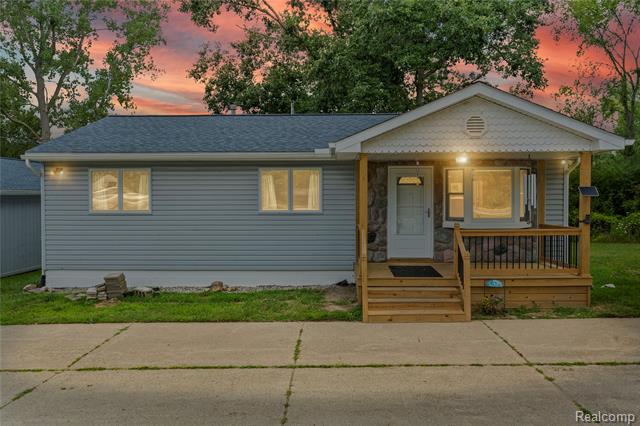 front view picture of 9769 Andersonville Rd, Clarkston, MI. 48346