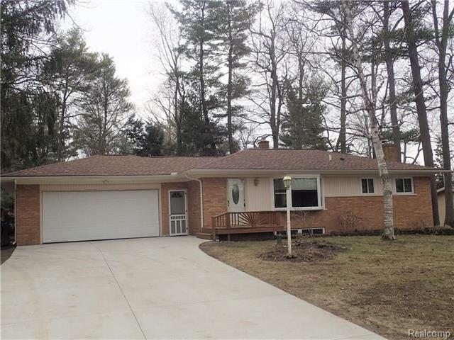 front view picture of 5860 Hummingbird Ln, Clarkston, MI. 48346