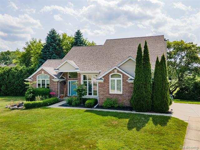 front view picture of 4096 Villager Dr, Lake Orion, MI. 48359