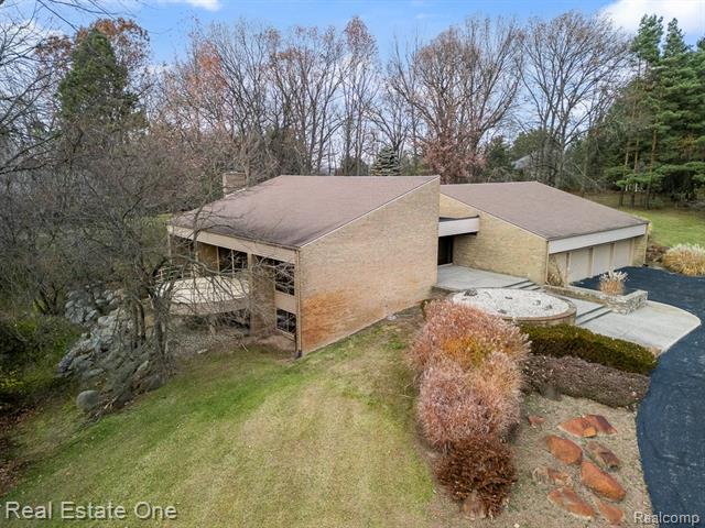 front view picture of 854 Northgate Rd, Rochester, MI. 48306