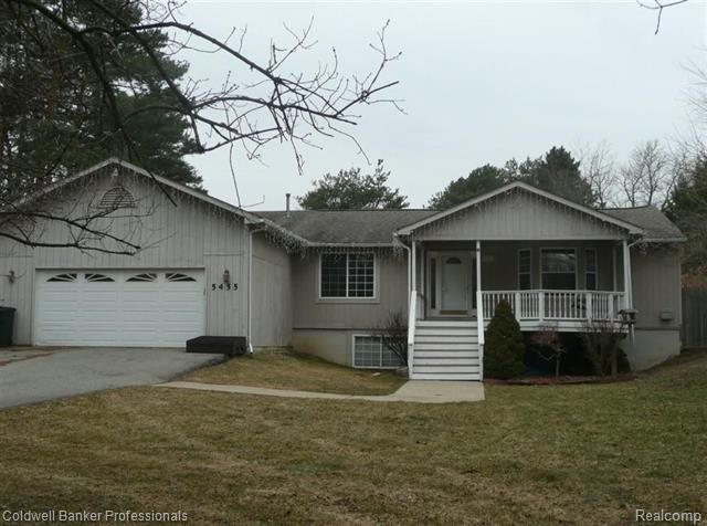 front view picture of 5455 Westview Rd, Clarkston, MI. 48346