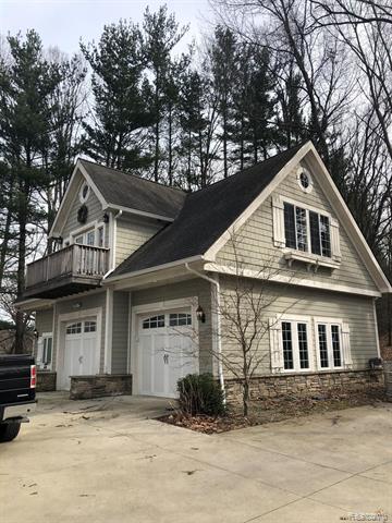 front view picture of 8400 Jennifer, Holly, MI. 48442