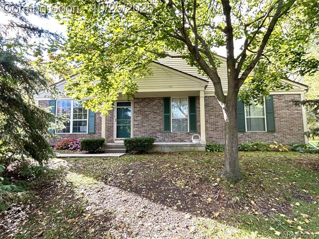 front view picture of 3360 Gingell Dr, Lake Orion, MI. 48359