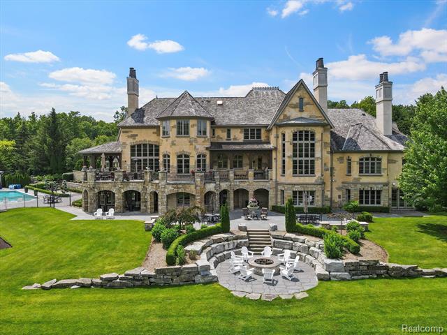 front view picture of 5537 Orchard Ridge Dr, Rochester, MI. 48306