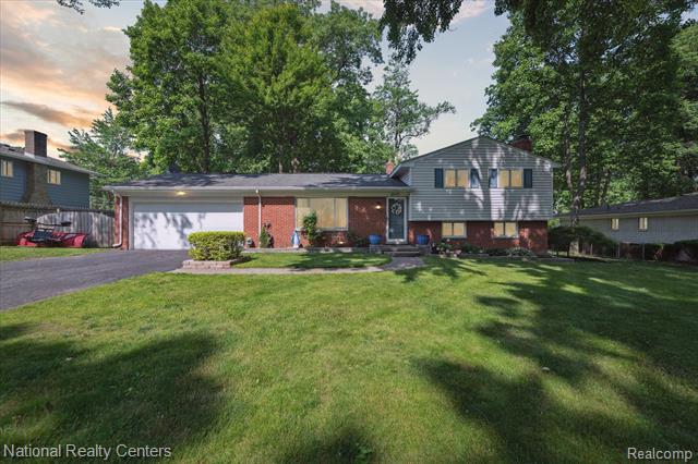 front view picture of 5605 Kingfisher Ln, Clarkston, MI. 48346