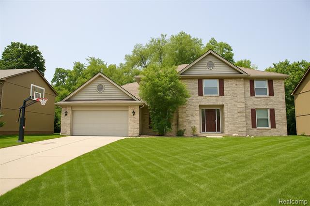 front view picture of 5517 Loch Moor Dr, Clarkston, MI. 48346