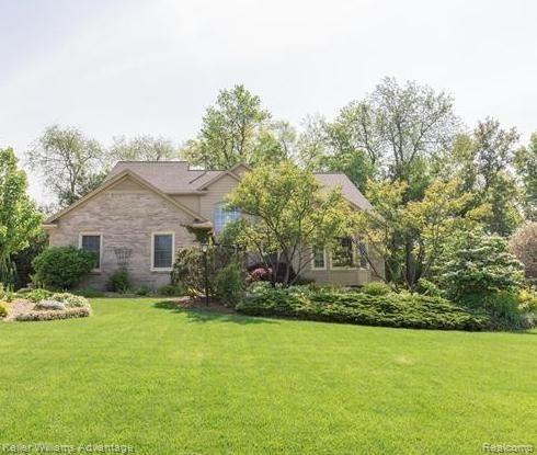 front view picture of 5620 Sheffield Dr, Clarkston, MI. 48346