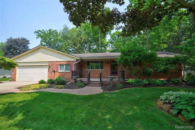 front view picture of 5614 Warbler Dr, Clarkston, MI. 48346
