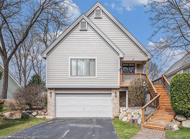 front view picture of 5589 Northcrest Village Dr, Clarkston, MI. 48346
