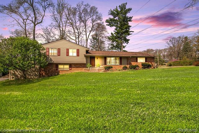 front view picture of 5775 Kingfisher Ln, Clarkston, MI. 48346