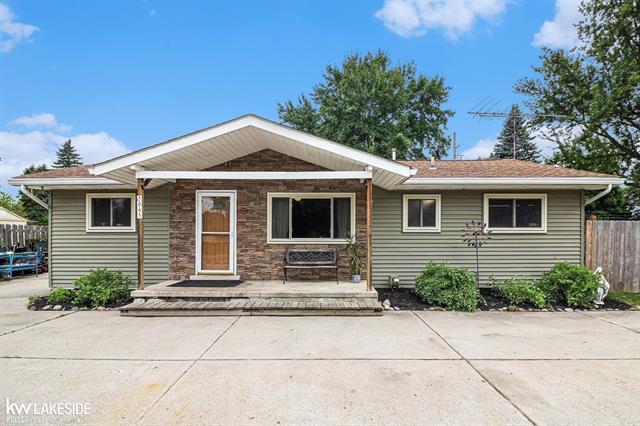 front view picture of 5645 Dvorak St, Clarkston, MI. 48346