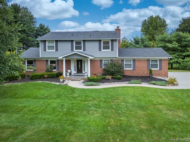 front view picture of 153 Aintree Rd, Rochester, MI. 48306