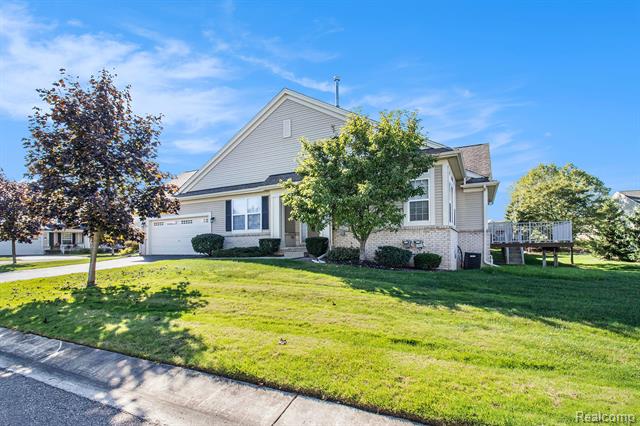 front view picture of 5960 Baypointe Blvd, Clarkston, MI. 48346