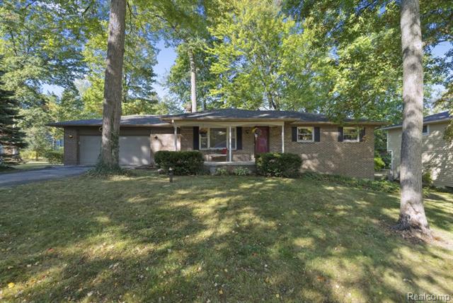 front view picture of 5955 Chickadee Ln, Clarkston, MI. 48346
