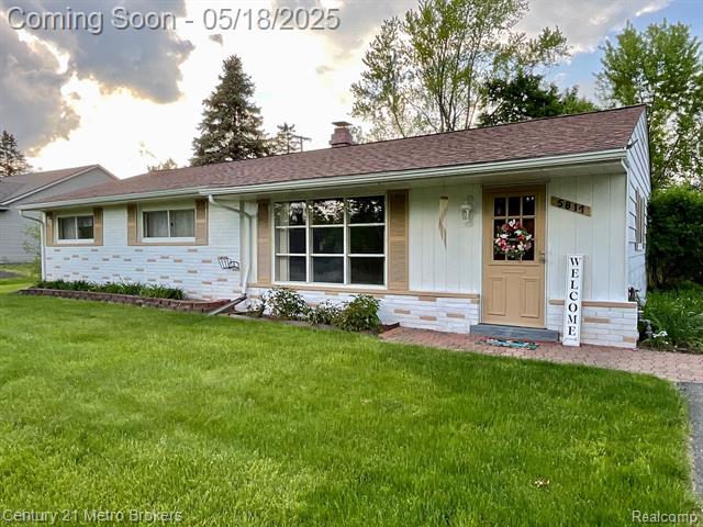 front view picture of 5817 Everest Dr, Clarkston, MI. 48346