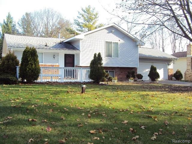 front view picture of 3799 Rohr Rd, Lake Orion, MI. 48359