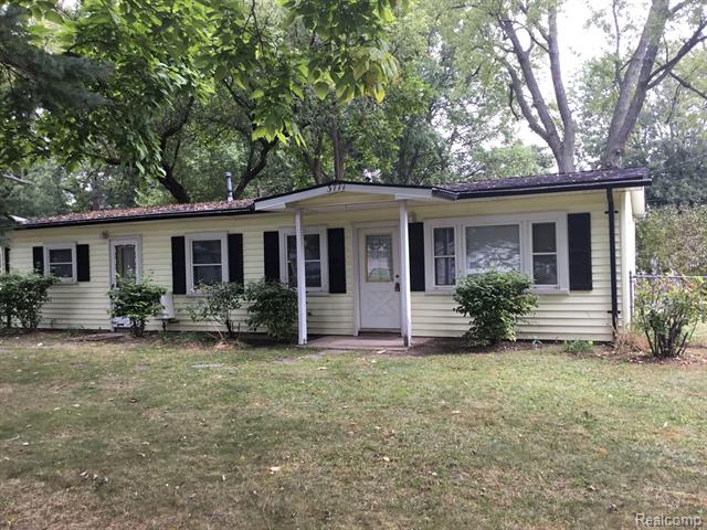 front view picture of 3771 Gainesborough Dr, Lake Orion, MI. 48359