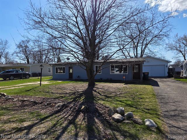 front view picture of 3756 Gainesborough Dr, Lake Orion, MI. 48359