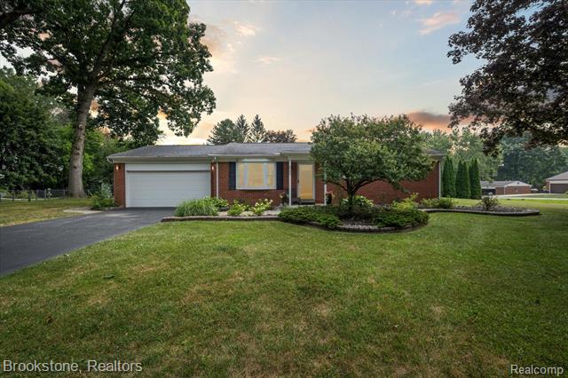 front view picture of 6040 Cramlane Dr, Clarkston, MI. 48346