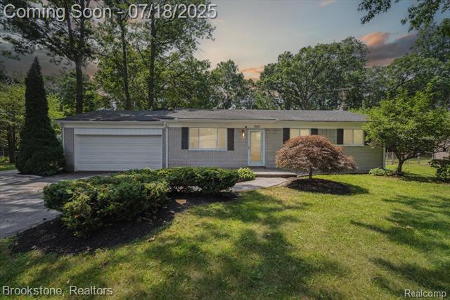 front view picture of 6055 Cramlane Dr, Clarkston, MI. 48346