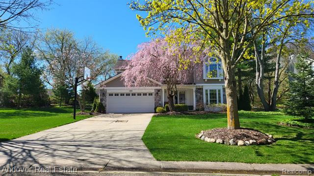 front view picture of 5966 Forest Grove Ct, Clarkston, MI. 48346
