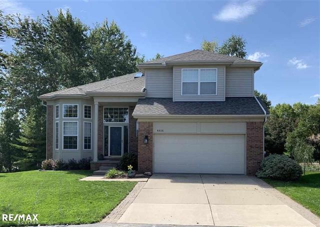 front view picture of 4936 Carrington Dr, Rochester, MI. 48306