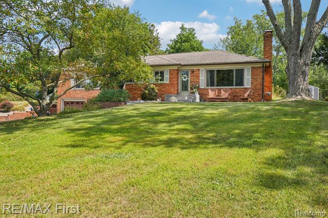 front view picture of 6024 Overlook, Clarkston, MI. 48346