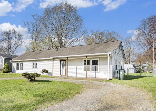 front view picture of 3714 Gainesborough Dr, Lake Orion, MI. 48359