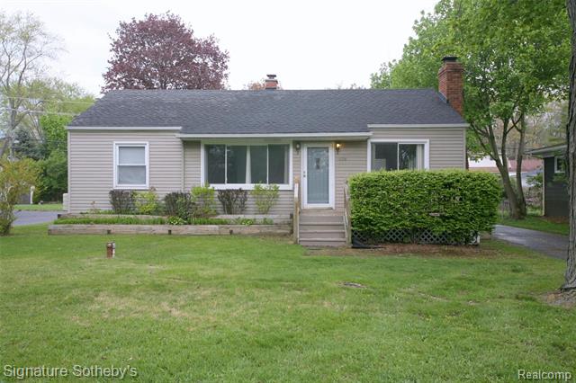 front view picture of 6038 S Main St, Clarkston, MI. 48346