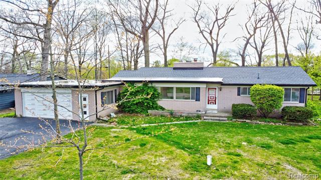 front view picture of 6025 Princess Ln, Clarkston, MI. 48346