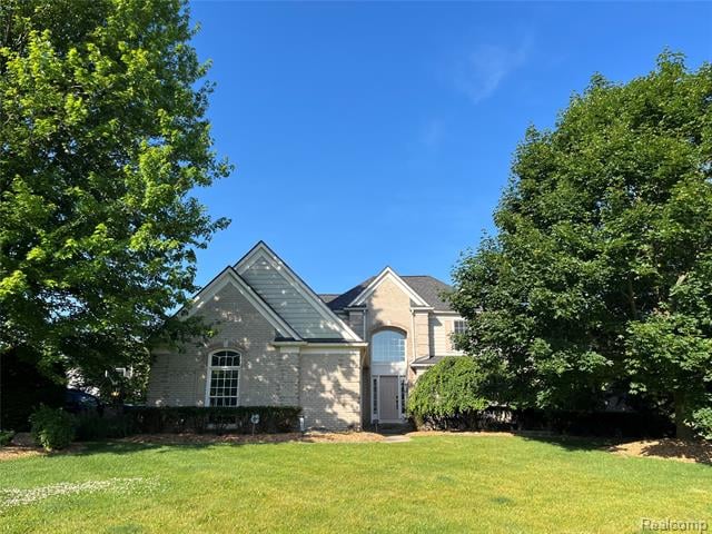 front view picture of 3387 Sussex, Rochester, MI. 48306