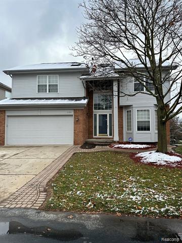 front view picture of 3189 Silverbrook Dr, Rochester, MI. 48306