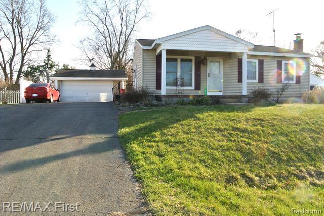 front view picture of 3400 Chalice Rd, Lake Orion, MI. 48359