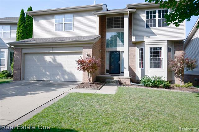 front view picture of 3215 Silverbrook Dr, Rochester, MI. 48306