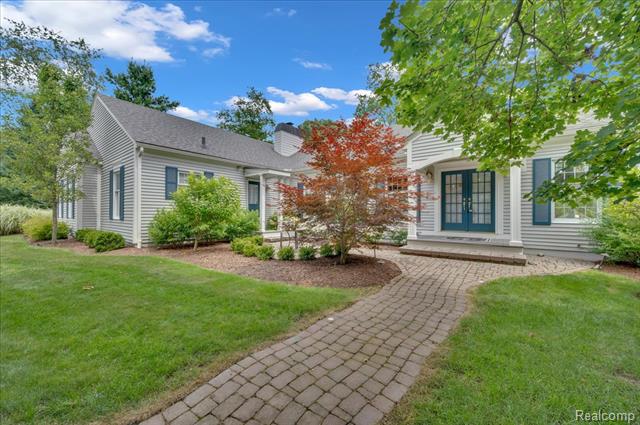 front view picture of 4815 Mill Creek Ct, Rochester, MI. 48306