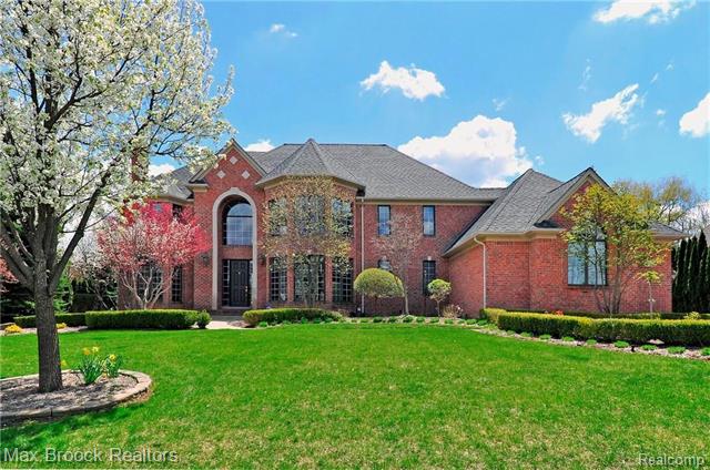front view picture of 4741 Crestone Way, Rochester, MI. 48306