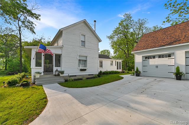 front view picture of 258 Franklin St, Holly, MI. 48442
