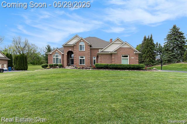 front view picture of 36 Knorrwood Dr, Rochester, MI. 48306