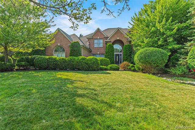 front view picture of 3918 Kaeleaf Rd, Lake Orion, MI. 48360