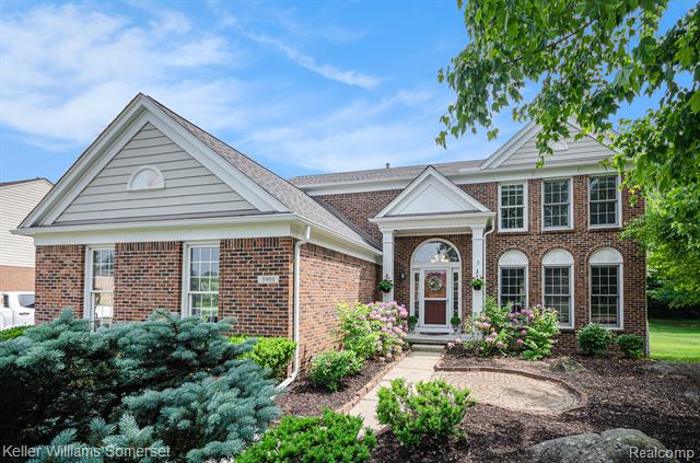 front view picture of 3901 S Creek Dr, Rochester, MI. 48306