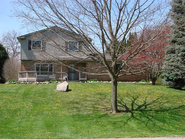 front view picture of 3818 Hi-Dale Dr, Lake Orion, MI. 48360